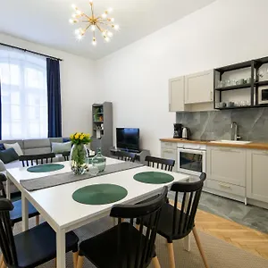 Wawelove Spacious 3 Bedroom 1 Min To Main Sq! Apartment